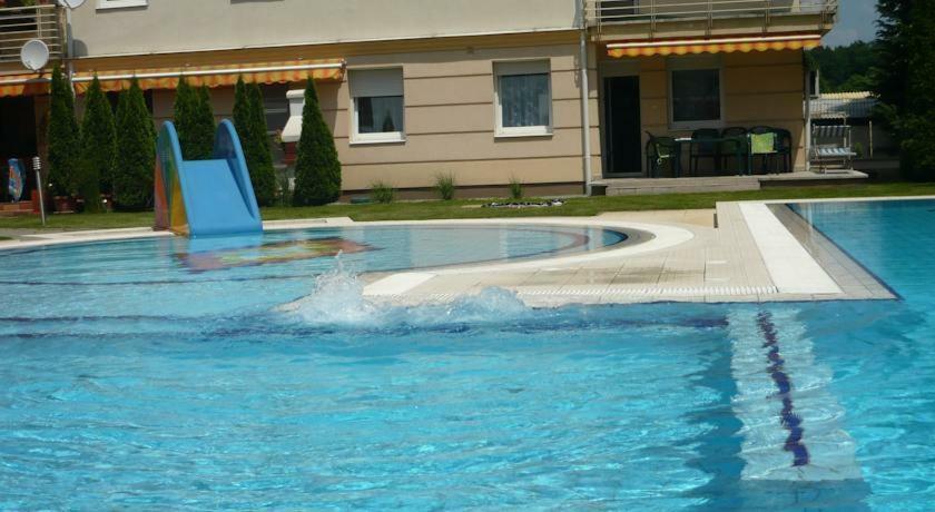 Relax Beach Apartman Hajdúszoboszló Eksteriør bilde