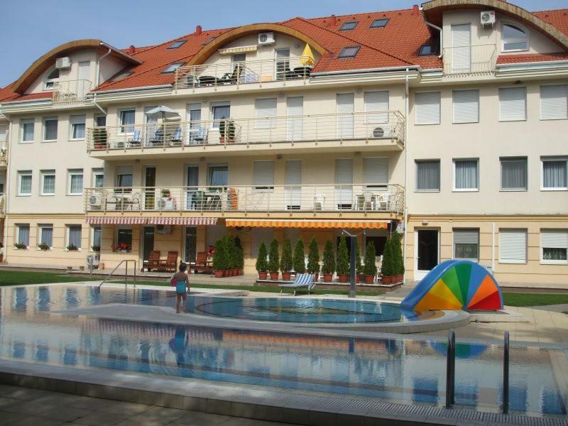 Relax Beach Apartman Hajdúszoboszló Eksteriør bilde